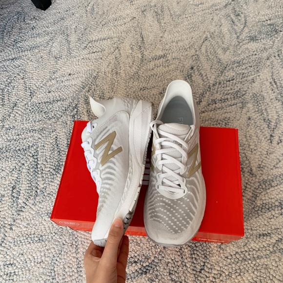 New Balance • Fresh Foam 860v11 - Picture 6 of 11